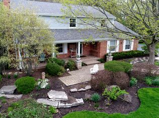 1550 Banbury Rd, Inverness, IL 60067