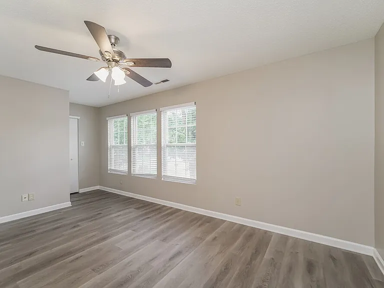 7054 Sycamore Grove Ct — Photo 9