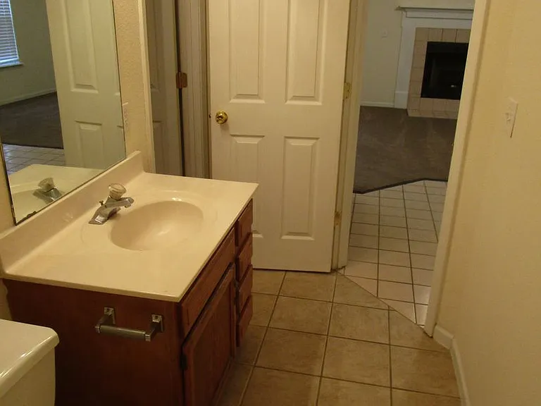 4402 - 4404 Jeana Court — Photo 23