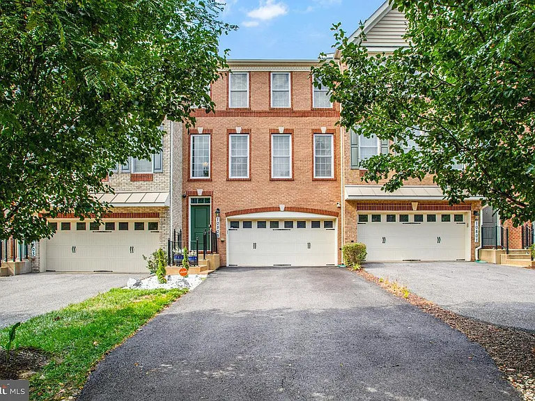 10805 Lariat Way — Photo 1