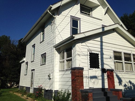 2nd image of 1222 Girard St