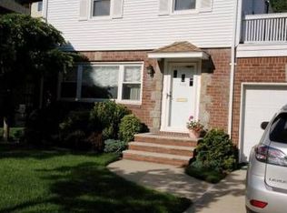 7934 213th St, Hollis Hills, NY 11364