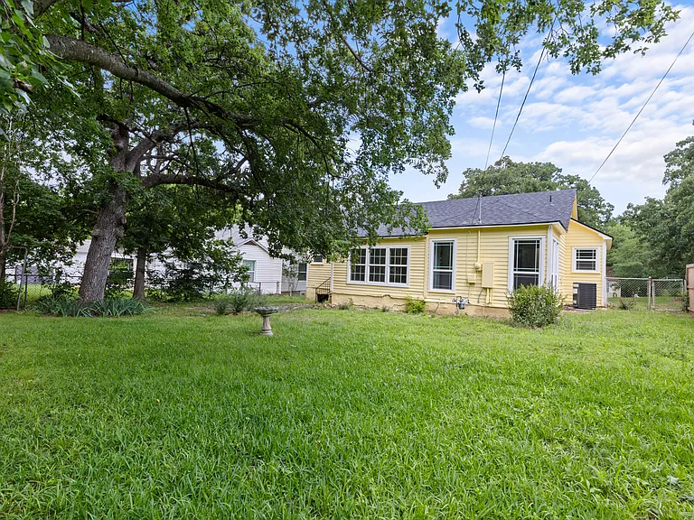 46 Vaughn Dr — Photo 27