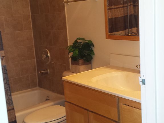5th image of 895 Westmoreland Dr APT 22