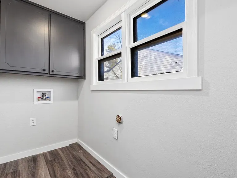 100 Slant St — Photo 3