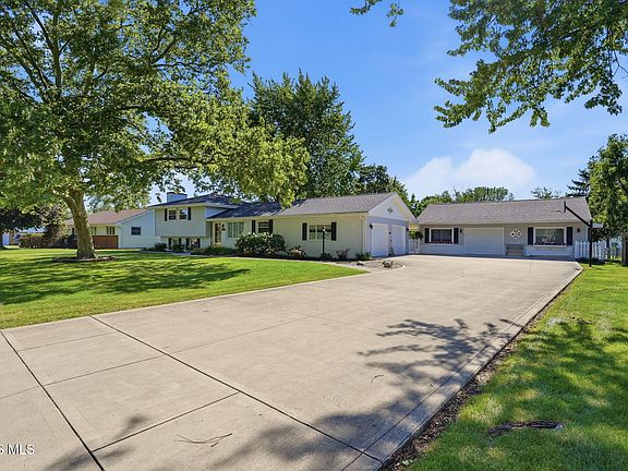 4th image of 1106 Cherry Ln