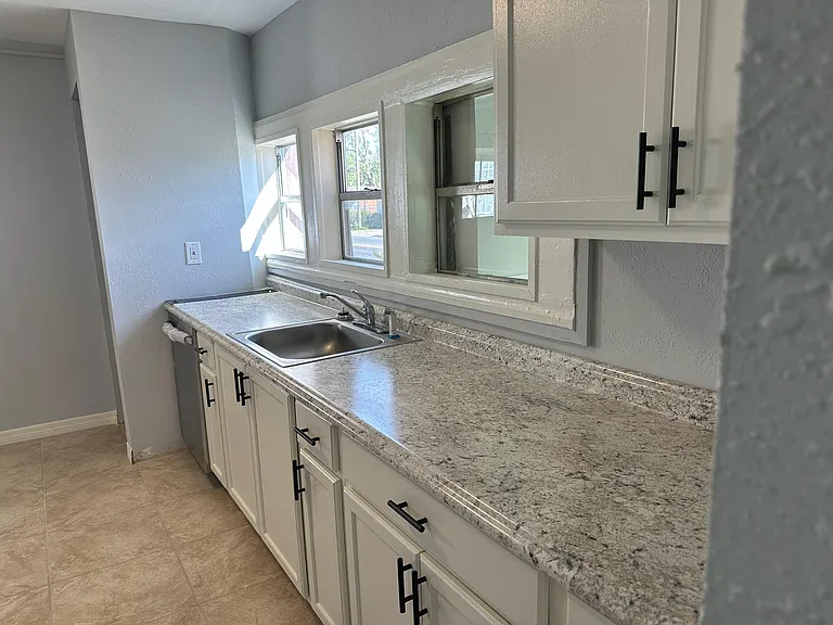 806 W Hampton Springs Ave — Photo 7