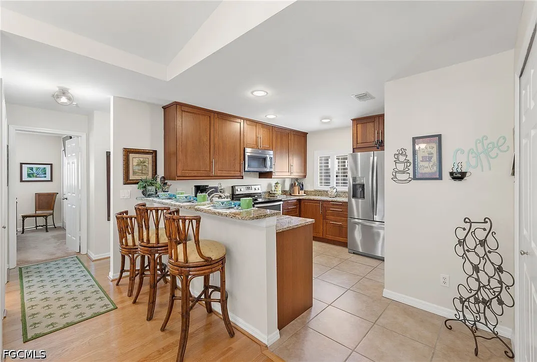 3 bed, 2.0 bath, 1521 sqft, $4,975 — Photo 4