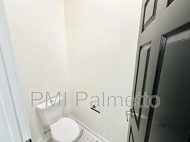 1121 Zeigler St #A — Photo 16