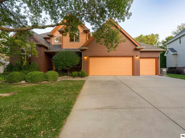 6048 Cross Creek Rd, Lincoln, NE 68516