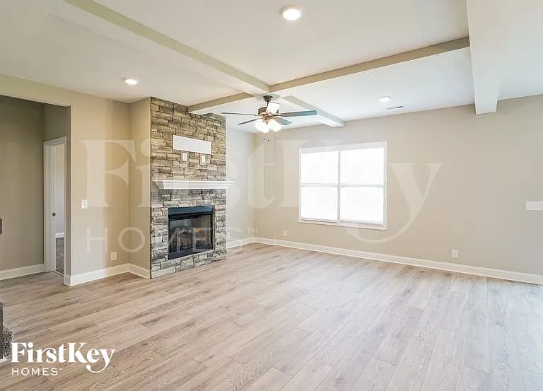 623 Alvin Rd — Photo 2