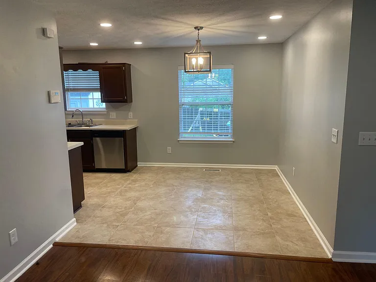304 Eli Ct — Photo 3