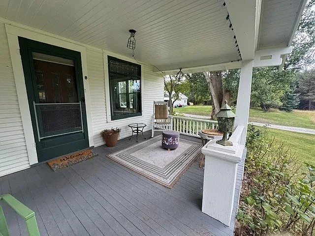 4 bed, 1689 sqft, $2,600 — Photo 2