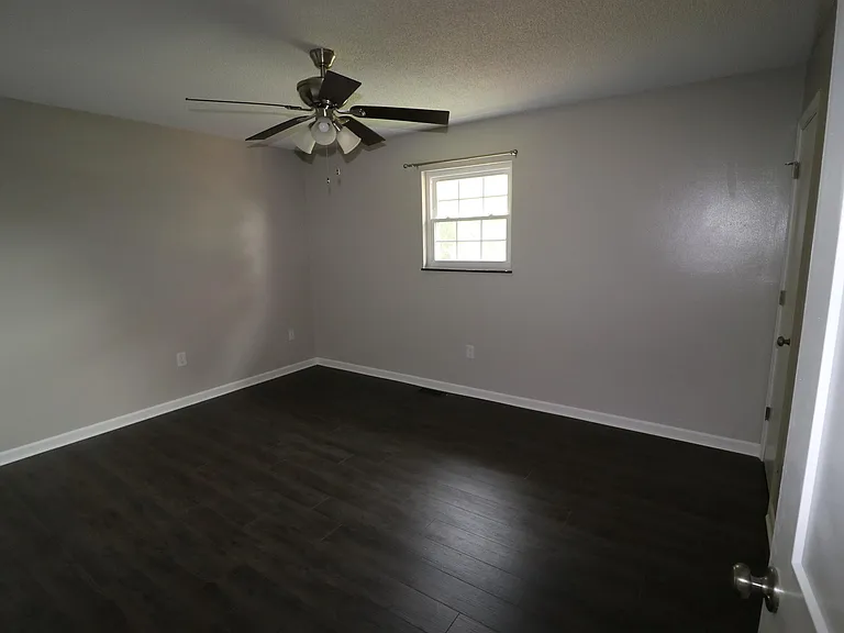937 Ragle St — Photo 13