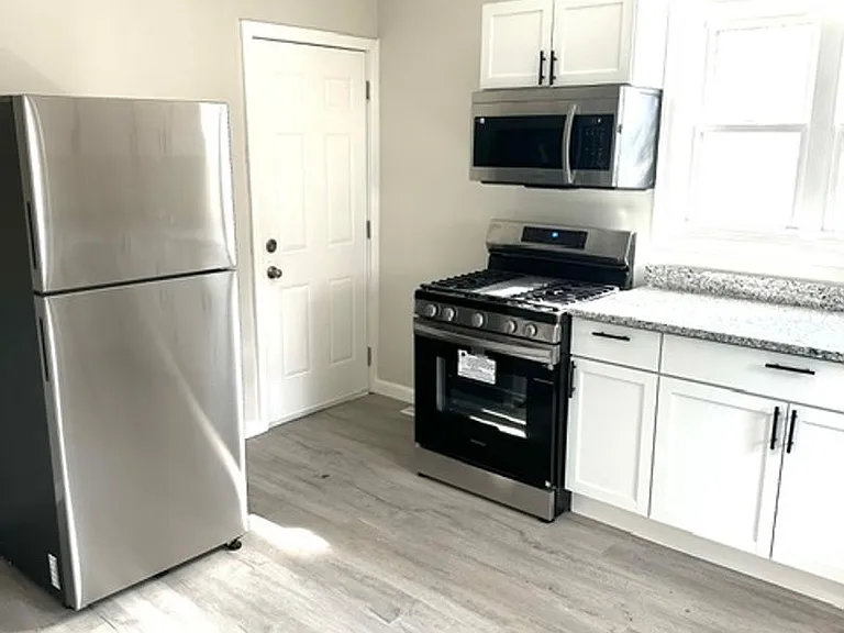 1304 Buffalo St — Photo 18