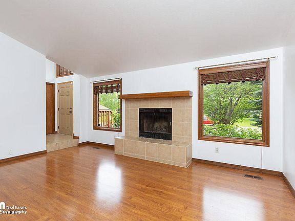 5th image of 901 Fairwood Dr