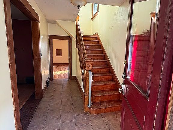2nd image of 859 Edgehill Rd