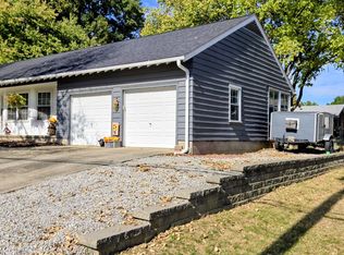 202 Division Dr, Collinsville, IL 62234