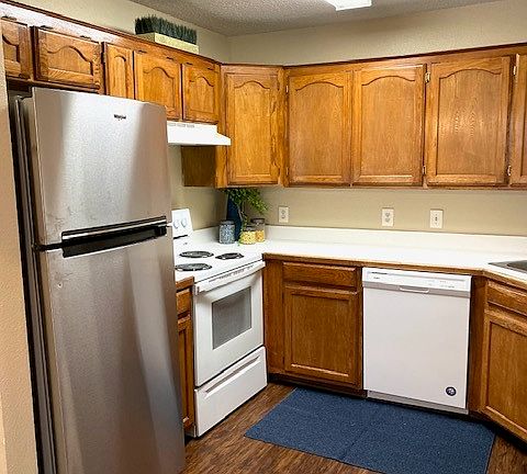 3rd image of 125 NE Johnson Ave APT 3