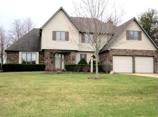 57 Carriage Hill Dr, Sterling, IL 61081