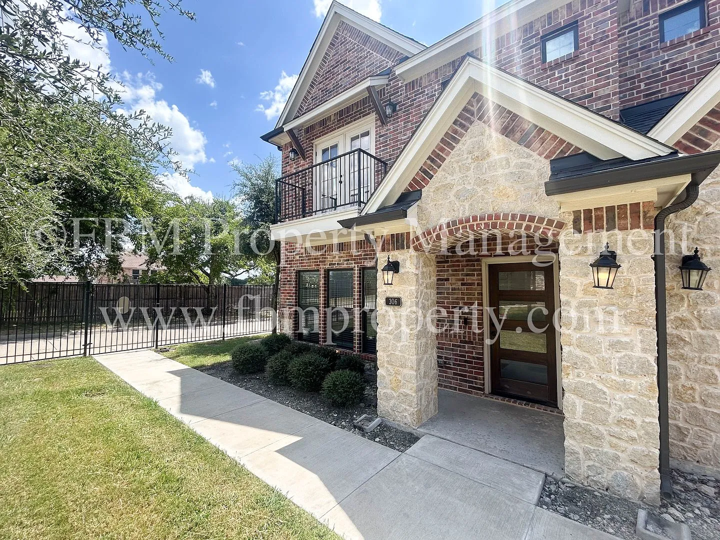 306 Brothers Blvd - Beautiful 3 Bedroom, 2.5 Bathroom Townhome in Red Oak, TX! — Photo 4