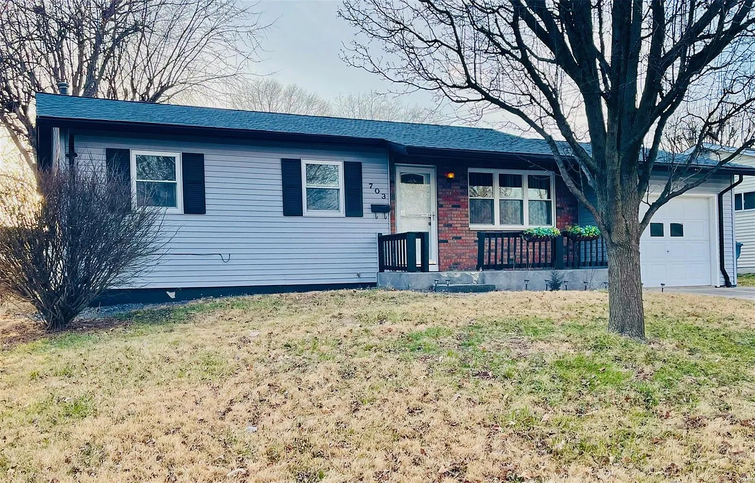 703 Galahad Ln photo 1