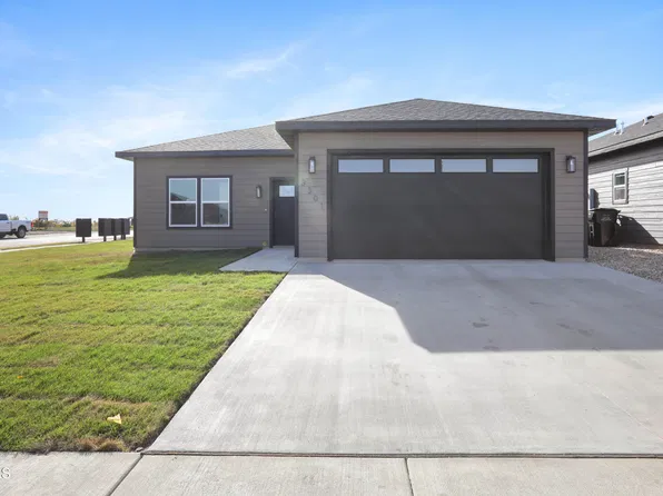 3301 35th St W, Williston, ND 58801