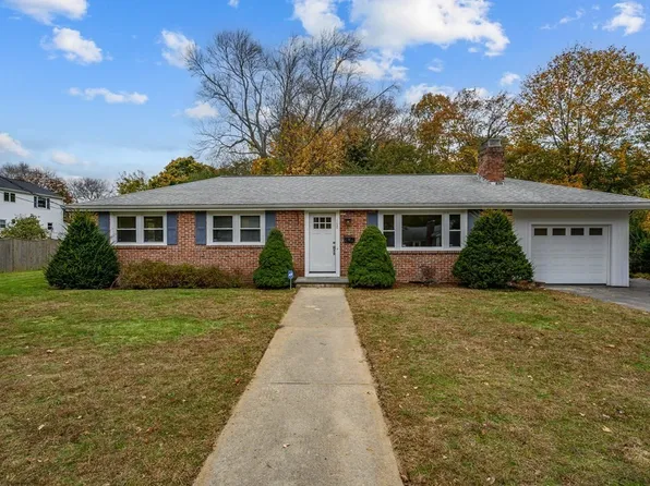 160 Lane Dr, Norwood, MA 02062