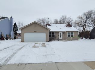 996 Hawthorne Dr, Crystal Lake, IL 60014