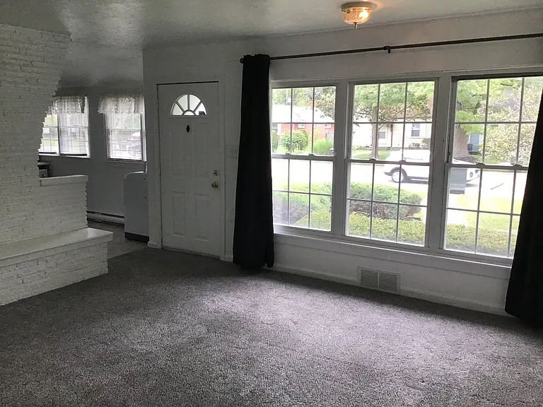409 W Angela Blvd — Photo 4
