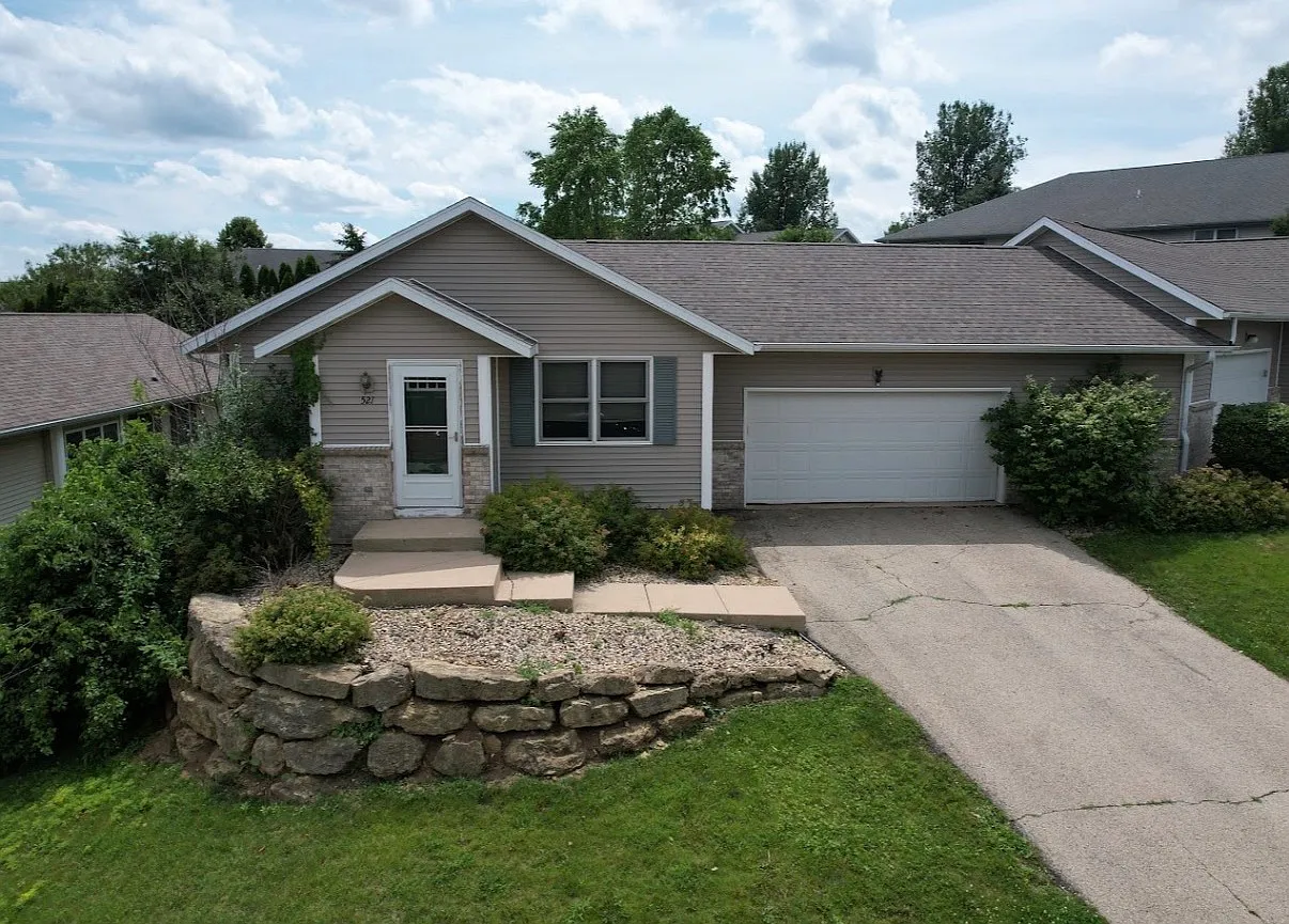 3 bed, 1600 sqft, $2,150 — Photo 1