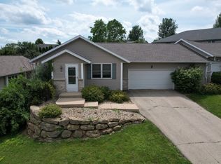 521 Meadow View Rd, Mount Horeb, WI 53572