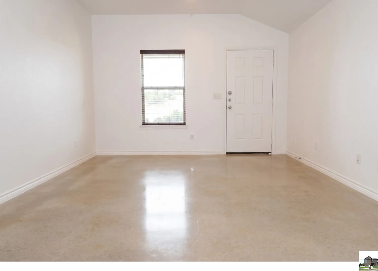 3 bed, 2.0 bath, 1264 sqft, $1,400 — Photo 3