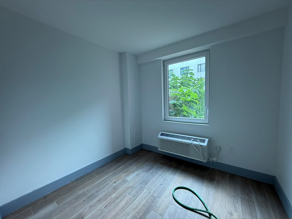 1st image of 1143 Hoe Ave #1B