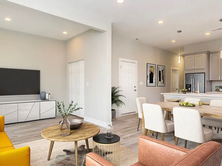 824 N Oakley Blvd #3 — Photo 1
