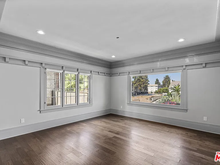 344 S Kingsley Dr — Photo 11