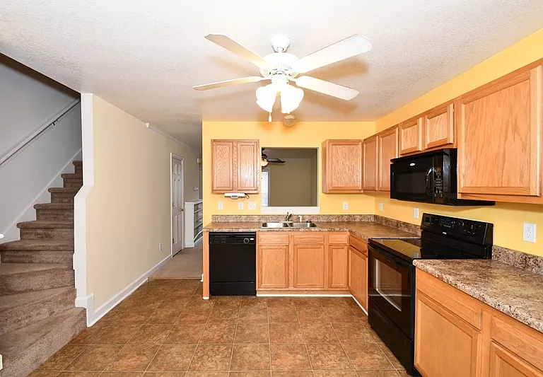 104 Streamwood Dr — Photo 11