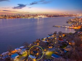 33 Colony Rd, Edgewater, NJ 07020