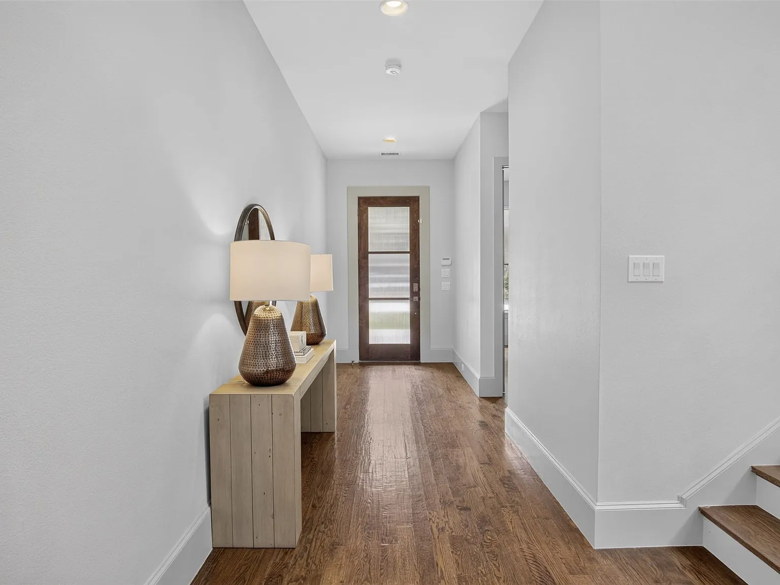 5 bed, 3.5 bath, 3411 sqft, $9,500 — Photo 3