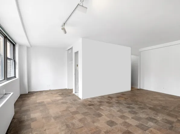 225 East 36th Street image 4 of 9