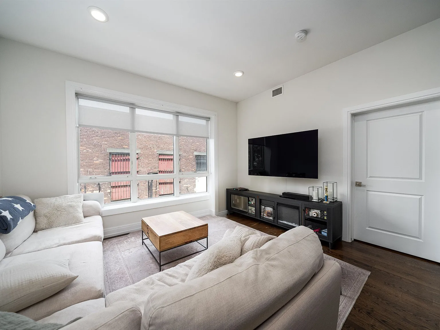 2 bed, 2.0 bath, $3,000 — Photo 4