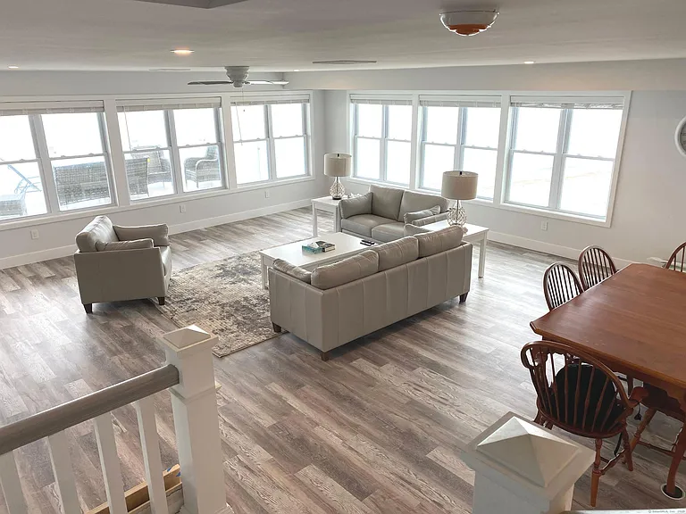 1019 Fairfield Beach Rd — Photo 4