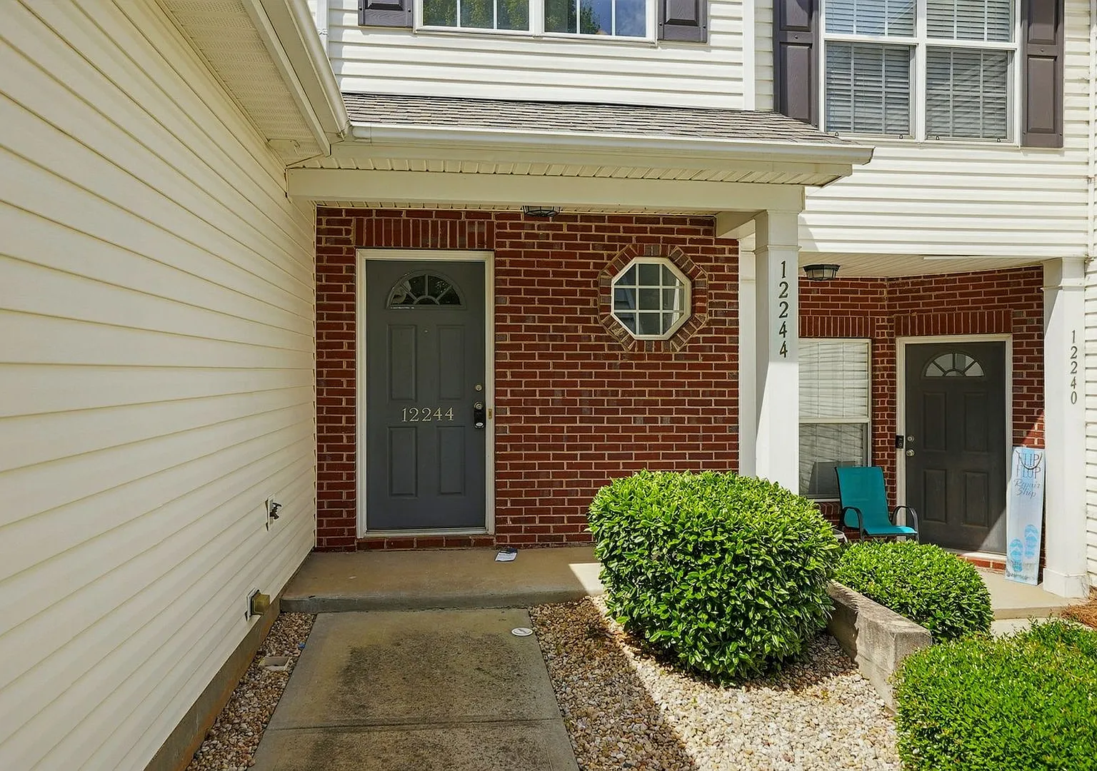 2 Bedroom Townhome in Pineville! — Photo 3