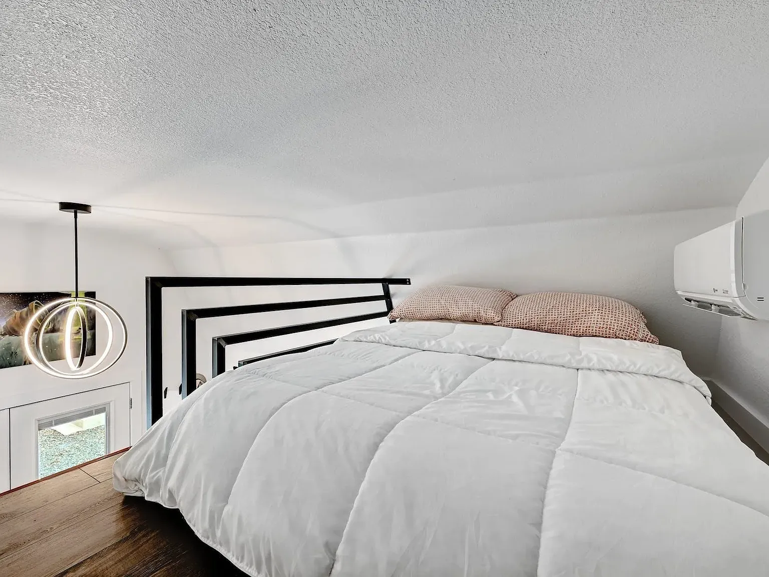 Studio, 300 sqft, $1,500 — Photo 3
