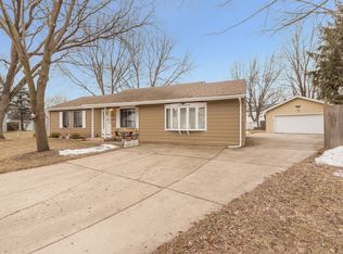 30W120 Greenbrook Ct, Warrenville, IL