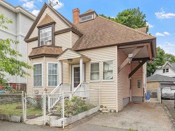21 Woodbine St, Worcester, MA 01603