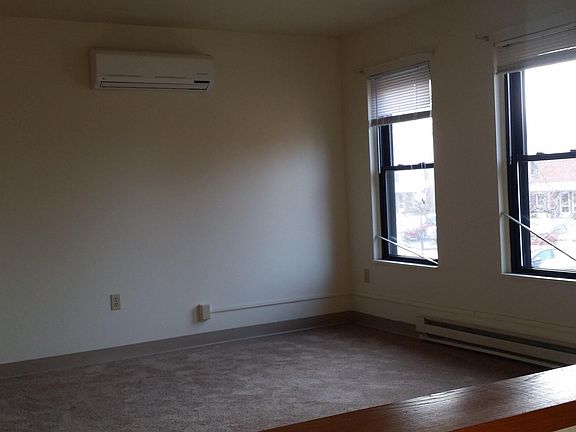 4th image of 170 N Center St #27