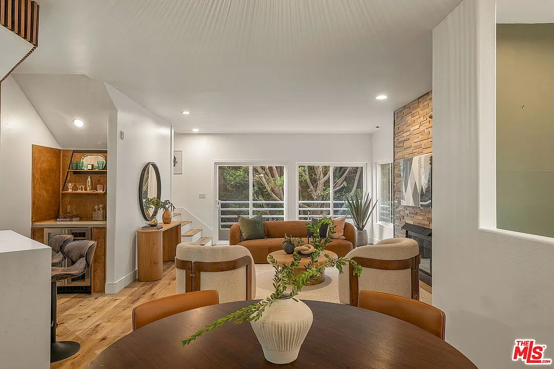 2 bed, 2.5 bath, 1686 sqft, $5,800 — Photo 3