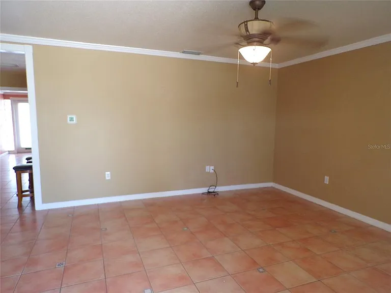 270 Belaire Ct — Photo 2