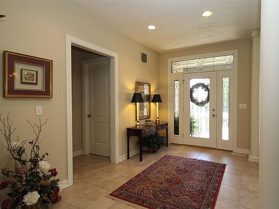 3rd image of 303 E Maywood St